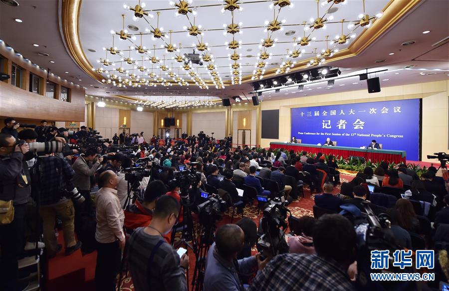 （兩會(huì)）（3）國(guó)務(wù)院扶貧辦主任劉永富就&ldquo;打好精準(zhǔn)脫貧攻堅(jiān)戰(zhàn)&rdquo;答記者問(wèn)