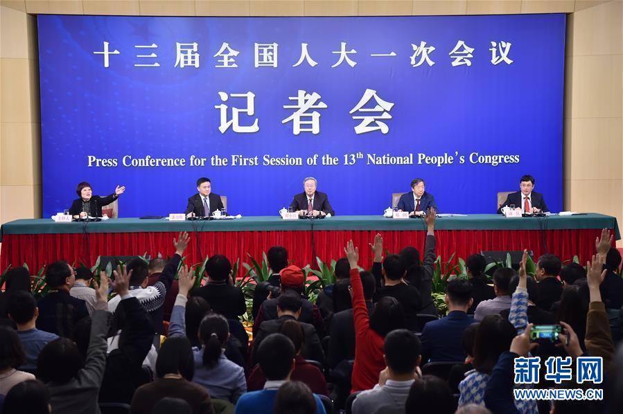 （兩會&middot;XHDW）（4）中國人民銀行行長周小川等就&ldquo;金融改革與發展&rdquo;答記者問