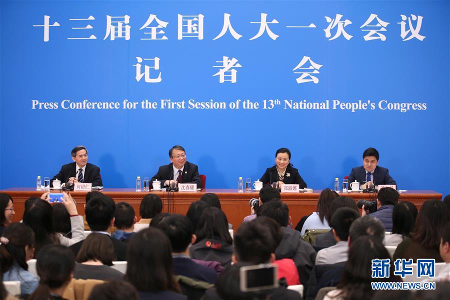 (兩會)(3)十三屆全國人大一次會議秘書處法案組有關(guān)負責人回應(yīng)憲法修正案熱點問題