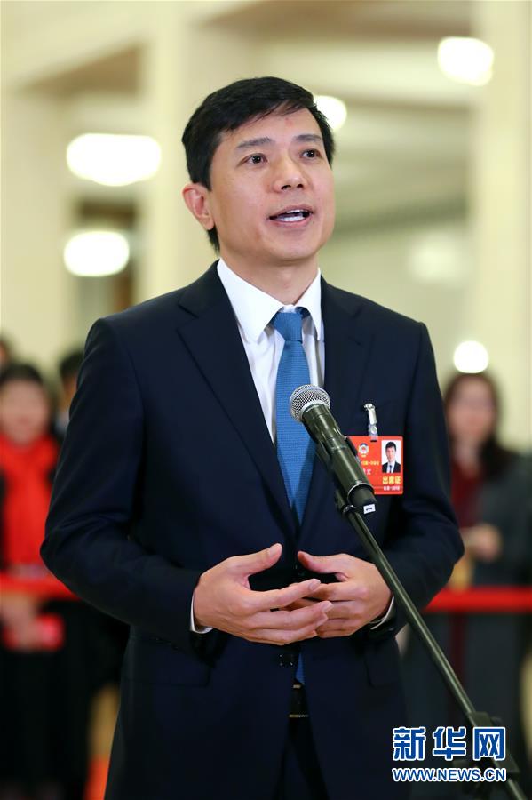 （兩會&middot;XHDW）（2）全國政協委員接受采訪