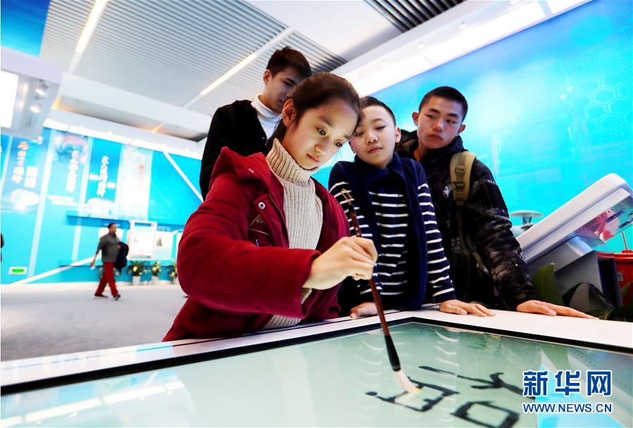 （圖文互動）（2）&ldquo;偉大的變革&mdash;&mdash;慶祝改革開放40周年大型展覽&rdquo;迎來寒假參觀熱潮 現場觀眾人數突破300萬