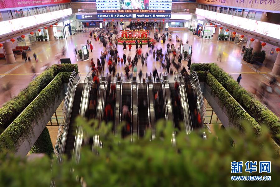 (新華全媒頭條·春運(yùn)高峰·圖文互動)(3)感受春運(yùn)新變化