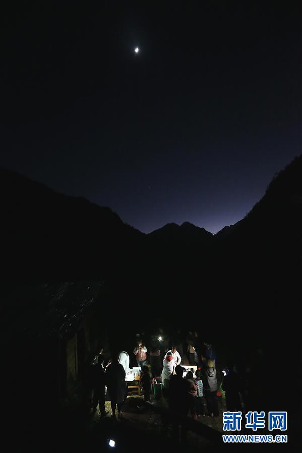 (新華全媒頭條·圖文互動)(5)大峽谷里的“背簍醫生”