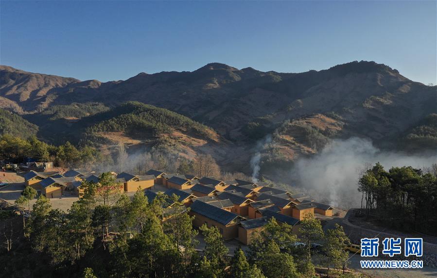 (兩會前夕看落實·圖文互動)(3)“飛針走線”“繡”出小康畫卷——四川落實習近平總書記全國兩會重要講話精神紀實