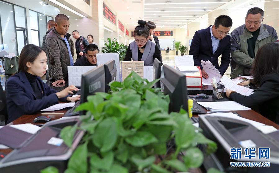 (新華全媒頭條·兩會特別報道·圖文互動)(4)抓住新機遇 贏得新優(yōu)勢——從全國兩會看奮進中國的發(fā)展動力