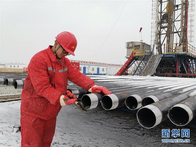 （走基層 聽民聲&middot;圖文互動(dòng)）（2）&ldquo;條件進(jìn)步了，好作風(fēng)沒變&rdquo;&mdash;&mdash;記者夜守大慶油田1205鉆井隊(duì)