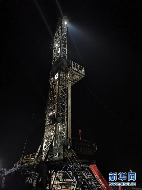 （走基層 聽民聲&middot;圖文互動(dòng)）（3）&ldquo;條件進(jìn)步了，好作風(fēng)沒變&rdquo;&mdash;&mdash;記者夜守大慶油田1205鉆井隊(duì)