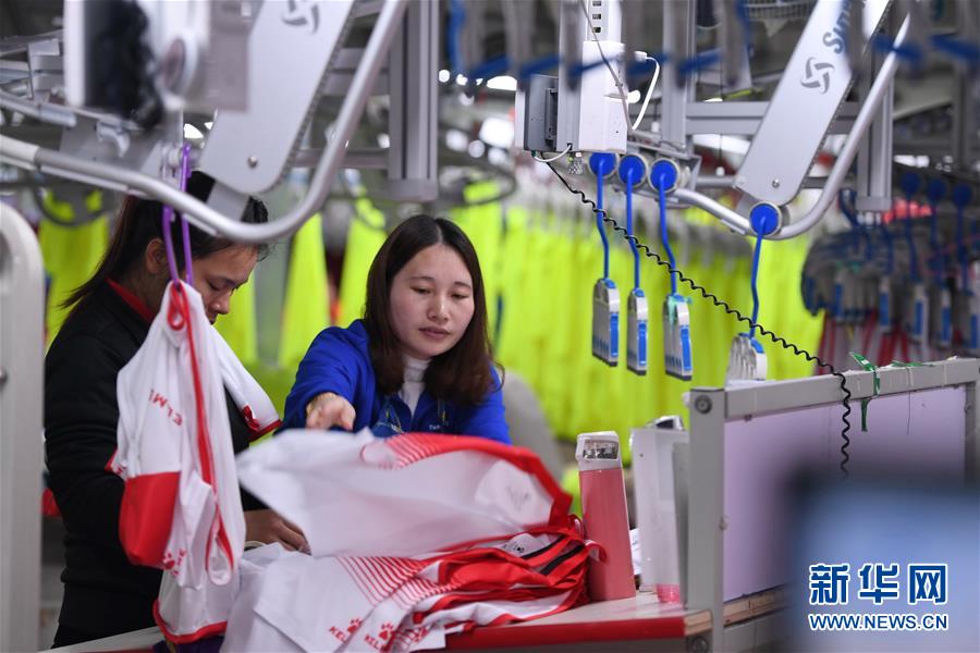 (在習近平新時代中國特色社會主義思想指引下——新時代新作為新篇章·圖文互動)(6)國際范兒·科技范兒·綠色范兒——傳統制造業嶄露“新面孔”