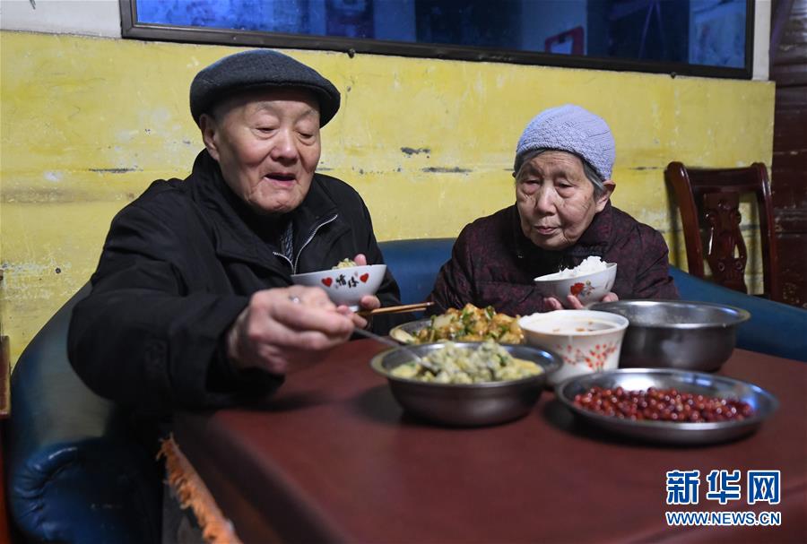 (新華全媒頭條·圖文互動(dòng))(5)英雄無言——95歲老黨員張富清的本色人生