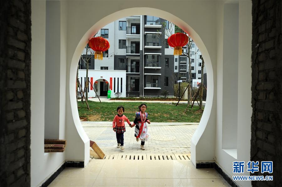 （在習(xí)近平新時(shí)代中國(guó)特色社會(huì)主義思想指引下&mdash;&mdash;新時(shí)代新作為新篇章&middot;圖文互動(dòng)）（1）&ldquo;搬遷到哪里，服務(wù)就延伸到哪里&rdquo;&mdash;&mdash;貴州推進(jìn)易地扶貧搬遷&ldquo;后半篇文章&rdquo; 