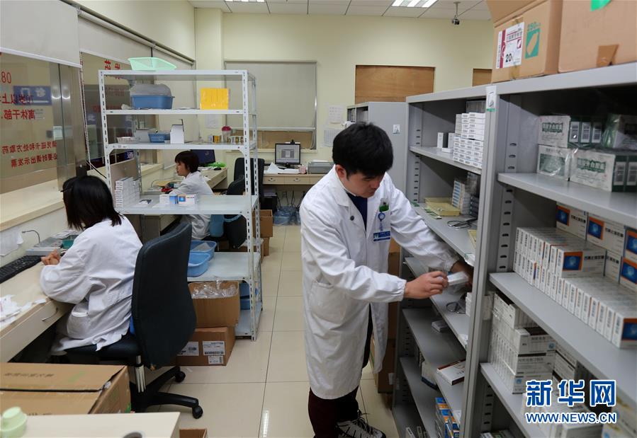 （新華全媒頭條&middot;圖文互動）（1）一粒藥片牽動萬人心，藥品集中采購給你我省了多少？