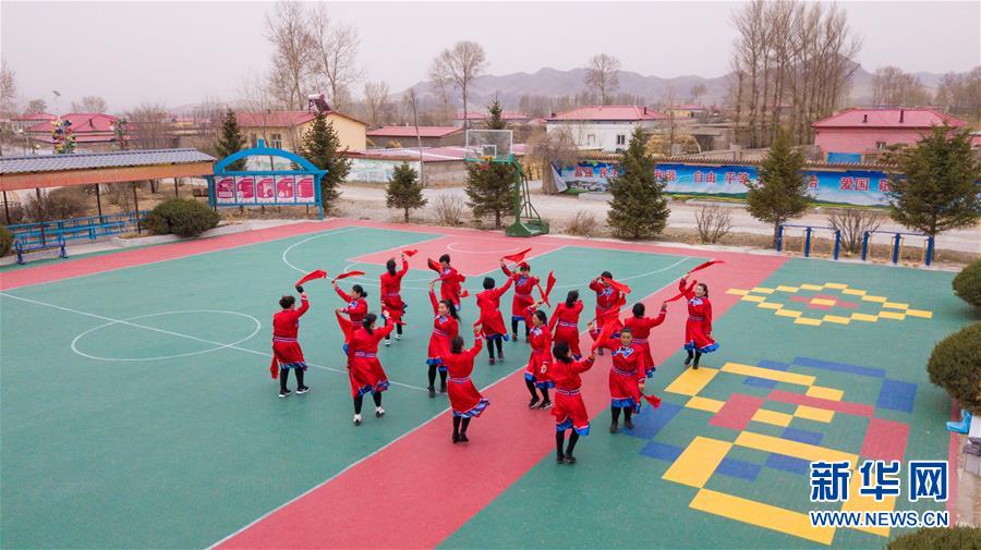 （壯麗70年&middot;奮斗新時代&middot;圖文互動）（3）情同一家，守望相助，共奔小康&mdash;&mdash;內蒙古興安盟巴彥敖包嘎查民族團結見聞