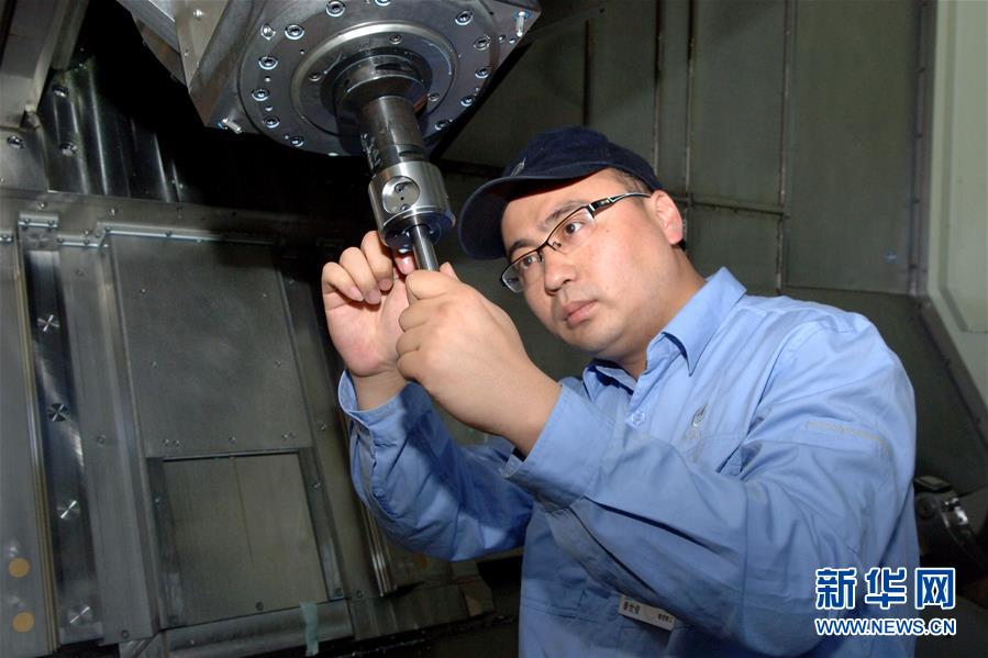 (新華全媒頭條·圖文互動)(3)讓奮斗成為人生最亮麗的底色——寫在2019年“五一”國際勞動節到來之際