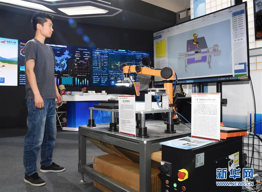 (在習(xí)近平新時(shí)代中國特色社會(huì)主義思想指引下——新時(shí)代新作為新篇章·圖文互動(dòng))(3)與中國服務(wù)貿(mào)易共成長——“多會(huì)合一”京交會(huì)開啟中國服貿(mào)“新大門”