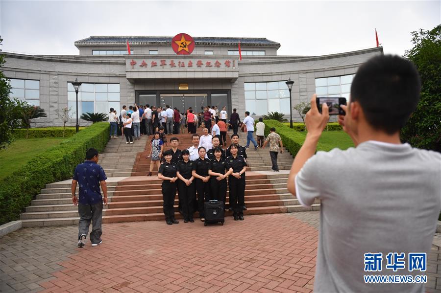 (新華全媒頭條·壯麗70年·奮斗新時代——記者再走長征路·圖文互動)(4)跨越“第一渡” 長征出發地“換了人間”