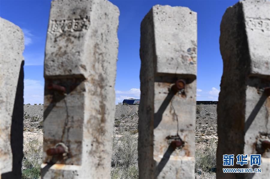 (新華全媒頭條·壯麗70年·奮斗新時代·圖文互動)(3)開拓雪域高原的夢想之路——來自青藏鐵路的蹲點報告