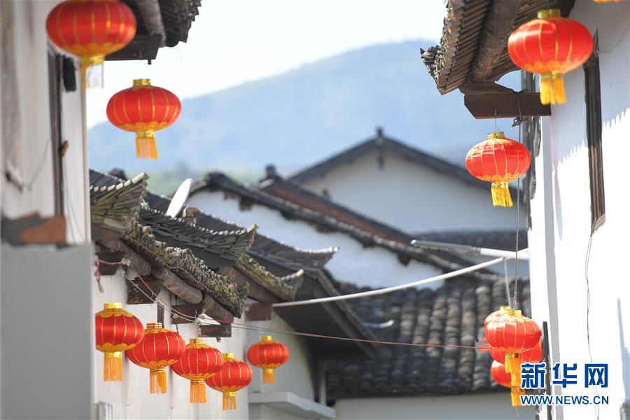 (壯麗70年·奮斗新時代——記者再走長征路·圖文互動)(7)半條被子折射軍民魚水情