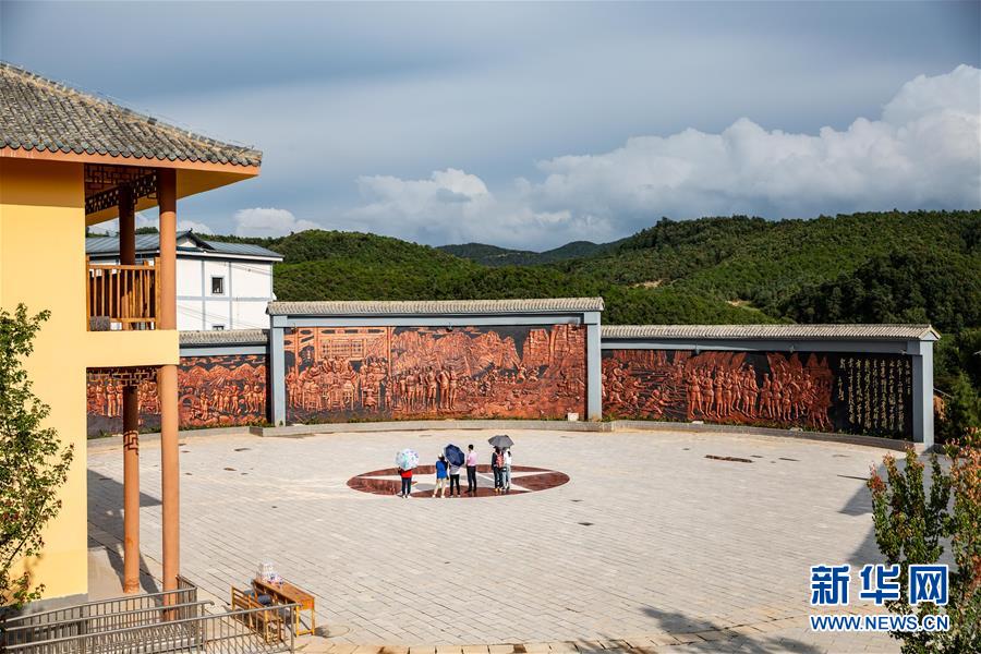 (新華全媒頭條·壯麗70年·奮斗新時代——記者再走長征路·圖文互動)(2)前進,向著光明的方向——尋訪金沙江畔紅色印記