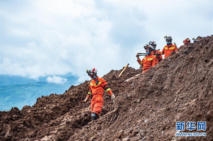 （新華全媒頭條&middot;圖文互動）（3）有一絲希望，就盡百倍努力&mdash;&mdash;貴州水城&ldquo;7&middot;23&rdquo;特大山體滑坡72小時救援紀實