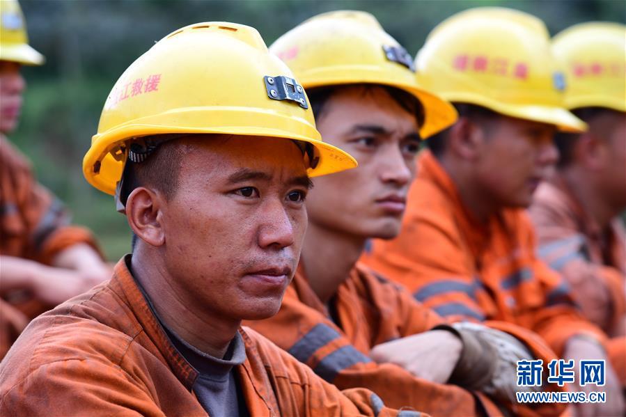 （新華全媒頭條&middot;圖文互動）（8）有一絲希望，就盡百倍努力&mdash;&mdash;貴州水城&ldquo;7&middot;23&rdquo;特大山體滑坡72小時救援紀實