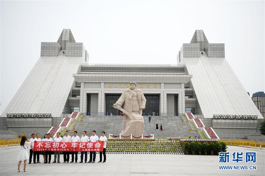 (新華全媒頭條·圖文互動)(1)百年油田正青春——記新時代大慶精神大慶人