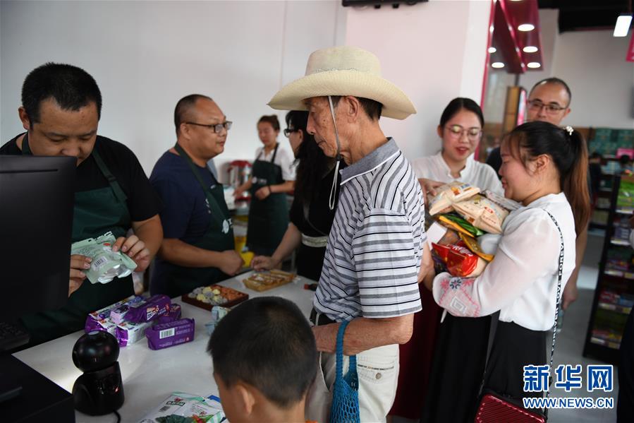 (圖文互動)(2)烏蒙山區扶貧第一書記背后的“老監工”