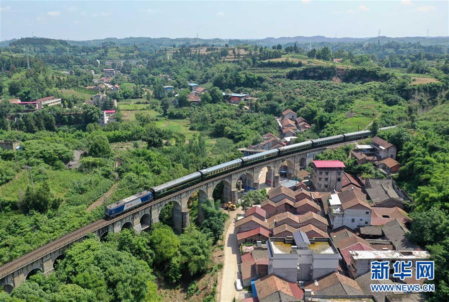 (壯麗70年·奮斗新時代——共和國發展成就巡禮)(3)人暢其行、貨暢其流——共和國交通運輸業發展成就巡禮