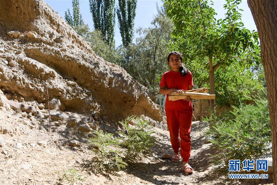 （決戰決勝脫貧攻堅&middot;圖文互動）（5）拋在舊鄉的&ldquo;火墻&rdquo;&mdash;&mdash;新疆易地扶貧搬遷安置點見聞