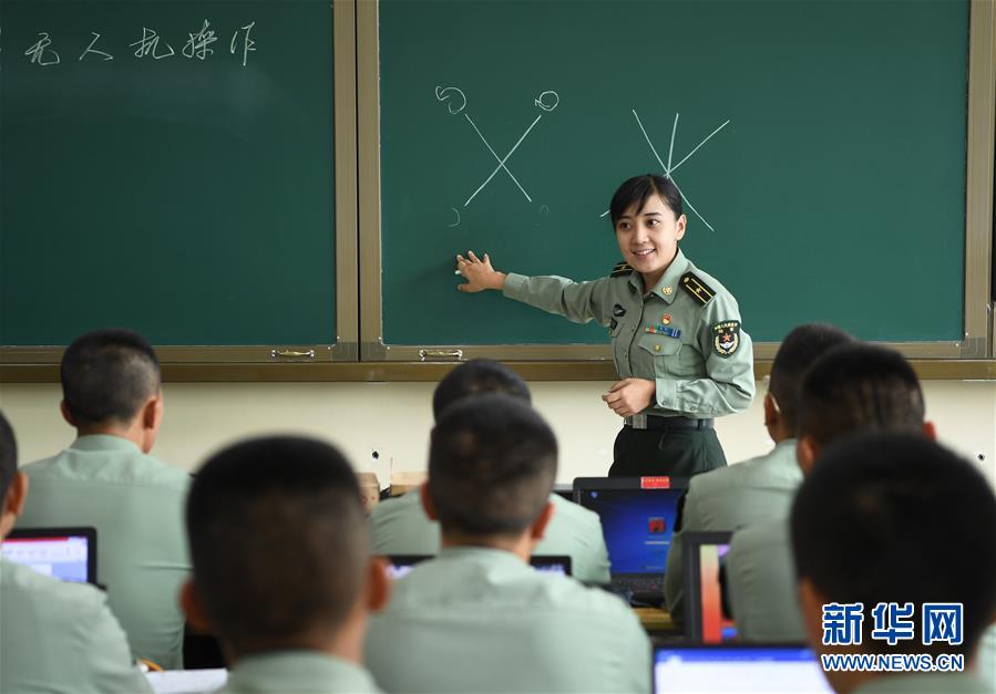 （圖文互動）（2）歷史的見證&mdash;&mdash;陸軍邊海防學院維吾爾族女講師其曼古力一家三代守疆固邊記事
