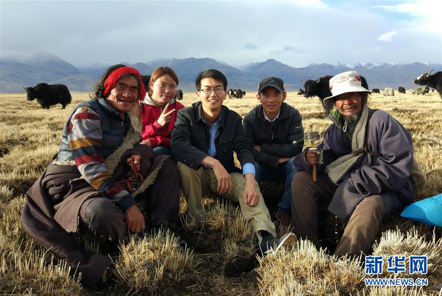 (在習(xí)近平新時(shí)代中國特色社會主義思想指引下——新時(shí)代新作為新篇章·總書記關(guān)心的百姓身邊事·圖文互動(dòng))(1)“我走進(jìn)大山,是為了讓你走出大山”——大學(xué)生支教故事