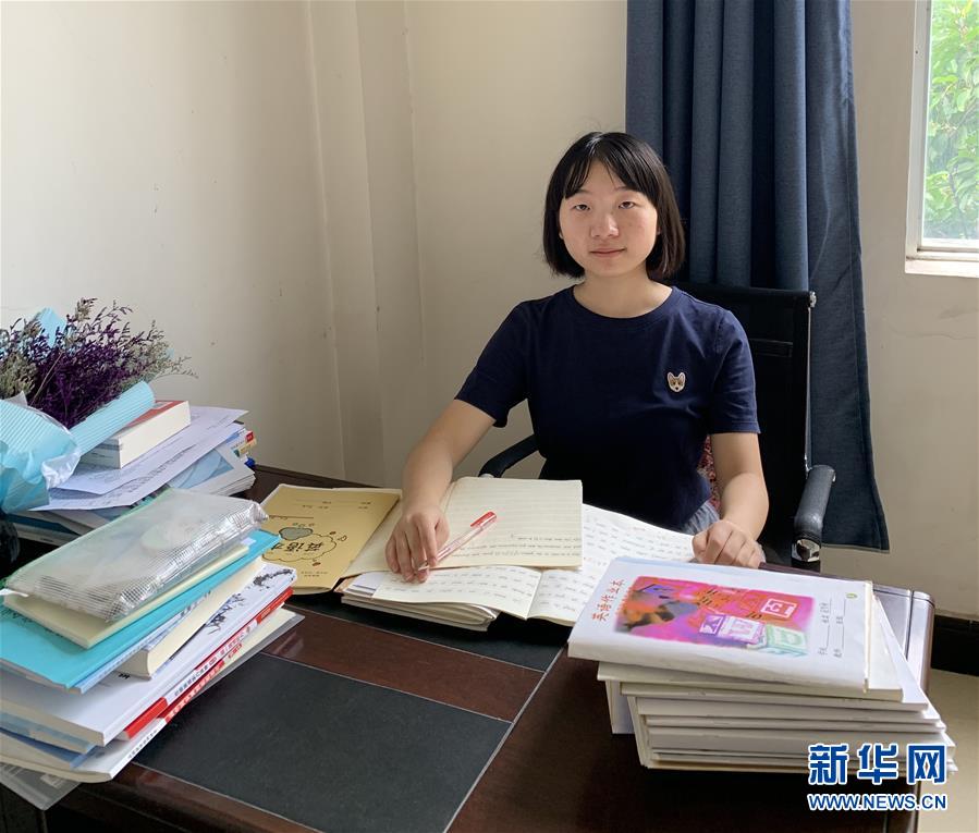 (在習(xí)近平新時(shí)代中國特色社會主義思想指引下——新時(shí)代新作為新篇章·總書記關(guān)心的百姓身邊事·圖文互動(dòng))(2)“我走進(jìn)大山,是為了讓你走出大山”——大學(xué)生支教故事