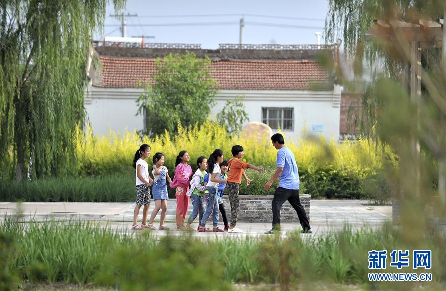 (集中連片特困地區(qū)貧困村調(diào)研行·圖文互動(dòng))(2)“金沙灘”上希望無(wú)限——寧夏永寧縣原隆村脫貧調(diào)查