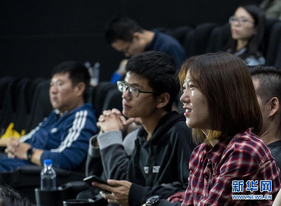 (圖文互動(dòng))(12)“在內(nèi)地求學(xué)工作,和祖國(guó)共同成長(zhǎng)”——在京香港青年分享“追夢(mèng)”故事