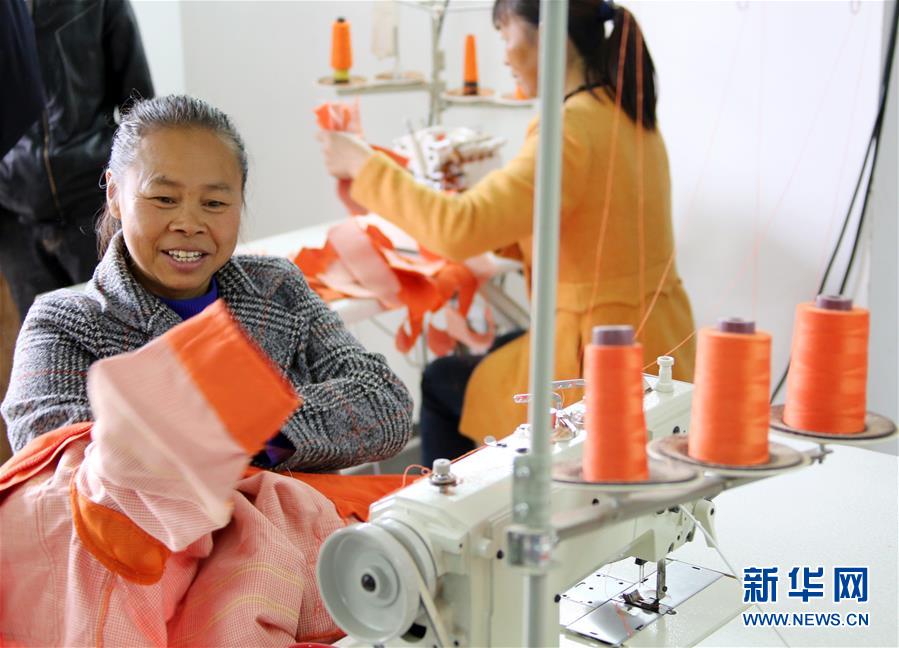 （四中全會精神在基層&middot;圖文互動）（1）特寫：麻將桌&ldquo;失業&rdquo;記