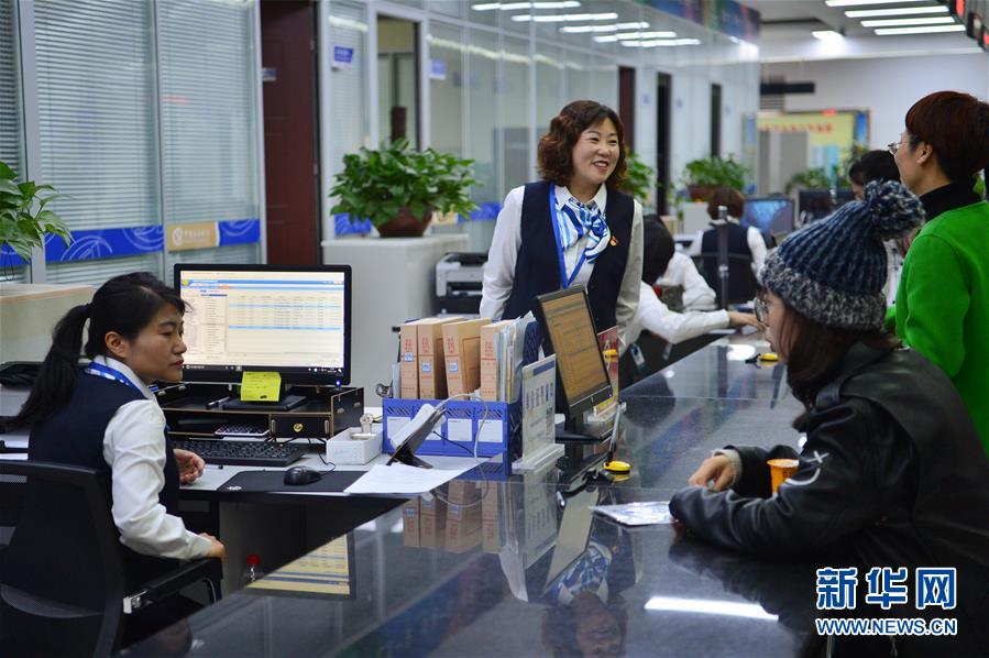 (四中全會精神在基層·圖文互動)(2)從“一本書”到“一身輕”——“四辦四清單”創(chuàng)新治理體系為企業(yè)減負(fù)