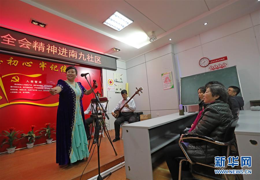 （四中全會精神在基層&middot;圖文互動）（4）說學逗唱間傳遞中國之治&mdash;&mdash;遼寧創新組織曲藝小分隊宣講四中全會精神