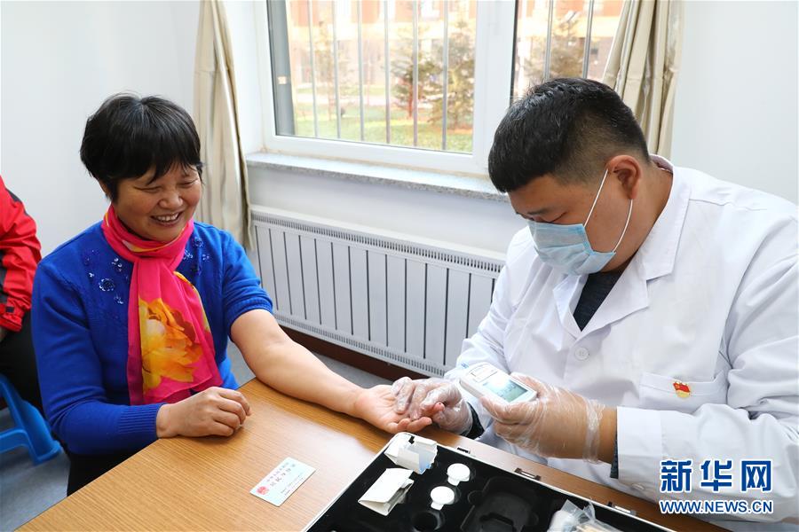 （四中全會精神在基層&middot;圖文互動）（5）棚改區的民生新事：給回遷居民補上康養服務短板