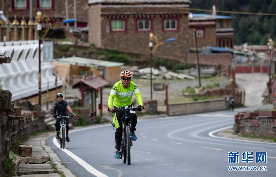 （新華全媒頭條&middot;圖文互動）（11）格?；ㄩ_滿天路&mdash;&mdash;寫在川藏公路通車65周年之際