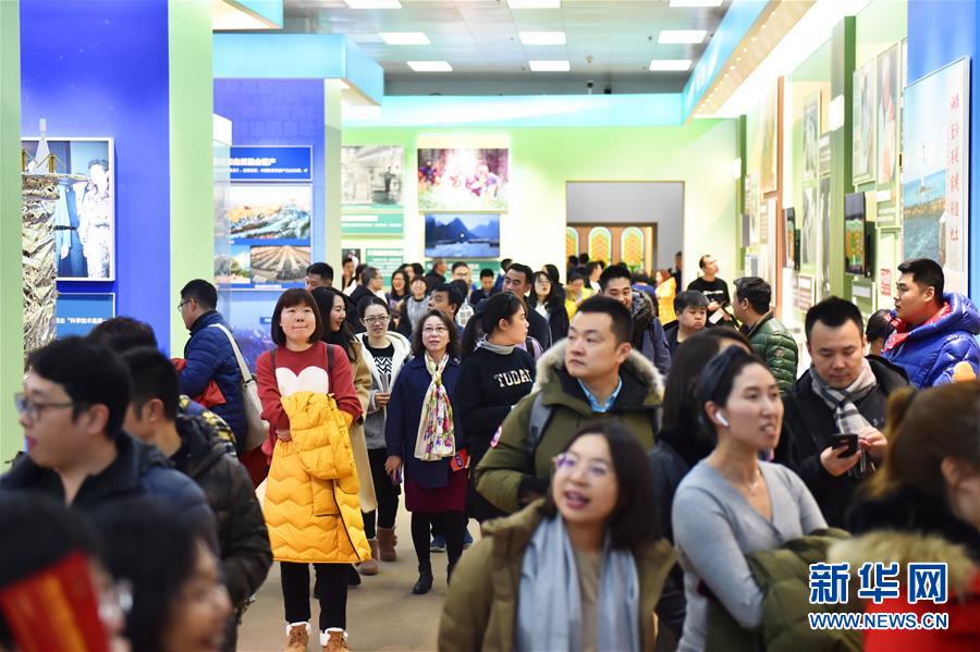 (圖文互動(dòng))(5)慶祝中華人民共和國(guó)成立70周年大型成就展現(xiàn)場(chǎng)觀展人次突破300萬