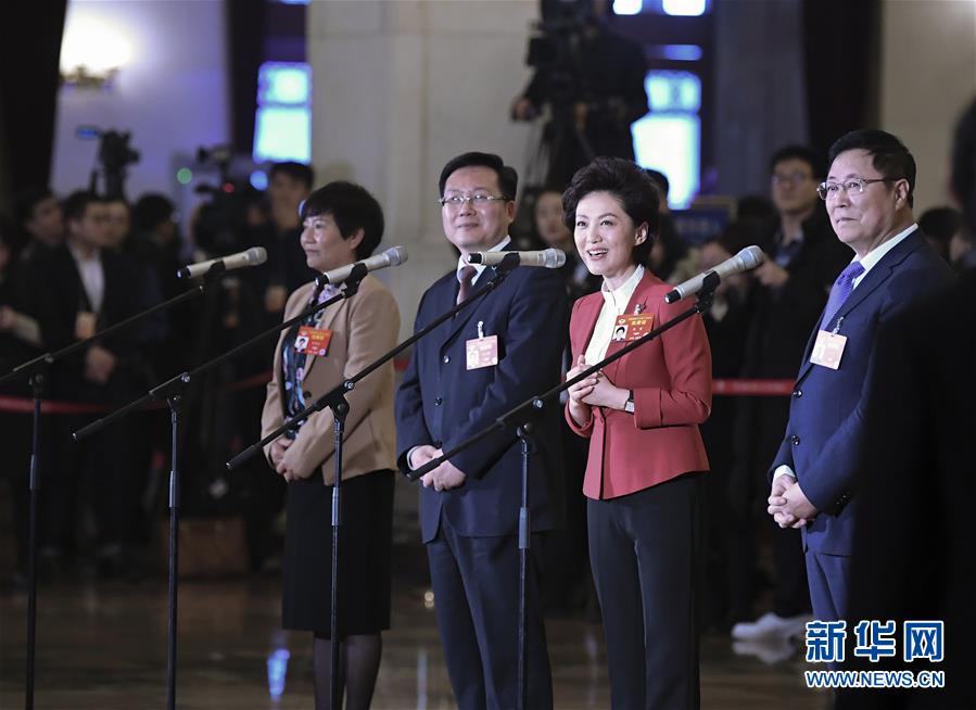 （兩會&middot;面對面）（18）全國政協委員接受采訪