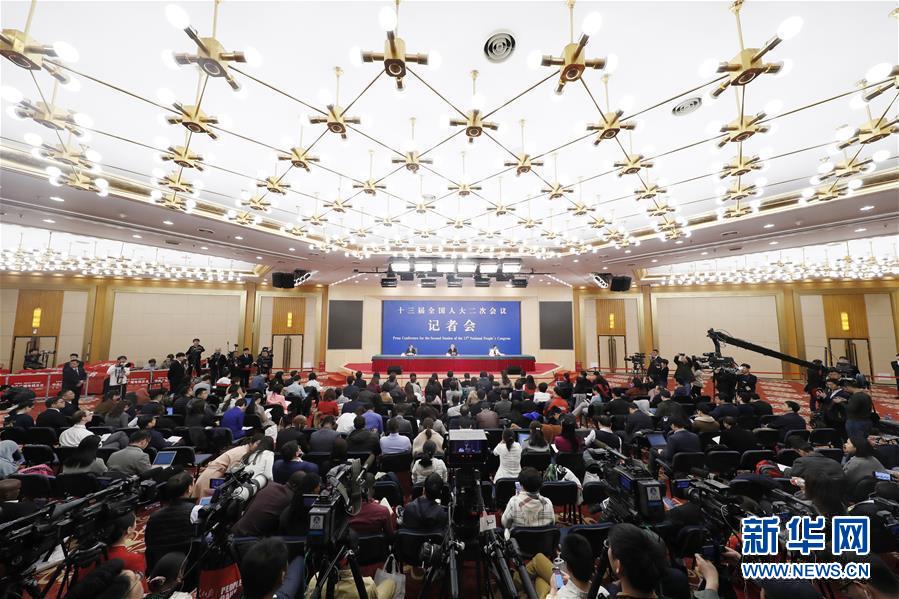 （兩會&middot;XHDW）（1）國務院扶貧辦主任劉永富就&ldquo;攻堅克難&mdash;&mdash;堅決打贏脫貧攻堅戰&rdquo;答記者問