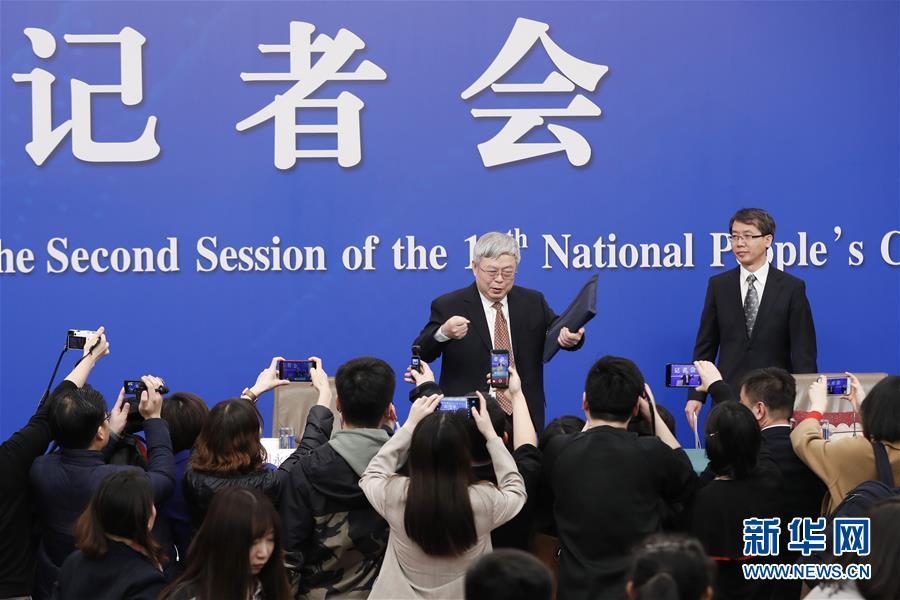 （兩會）（5）國務(wù)院扶貧辦主任劉永富就&ldquo;攻堅克難&mdash;&mdash;堅決打贏脫貧攻堅戰(zhàn)&rdquo;答記者問