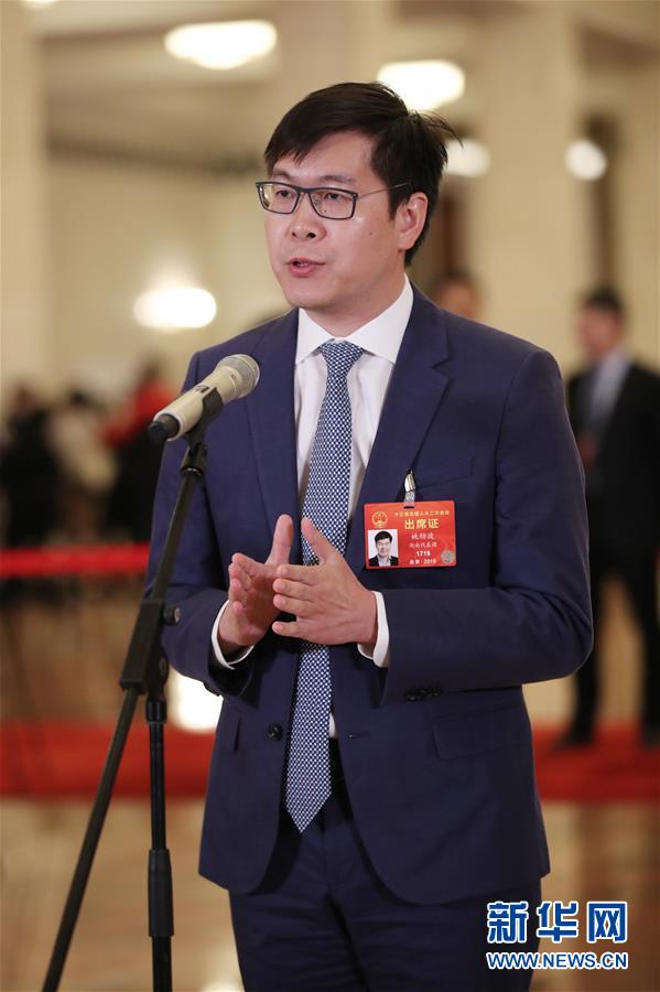 （兩會&middot;面對面）（5）全國人大代表接受采訪