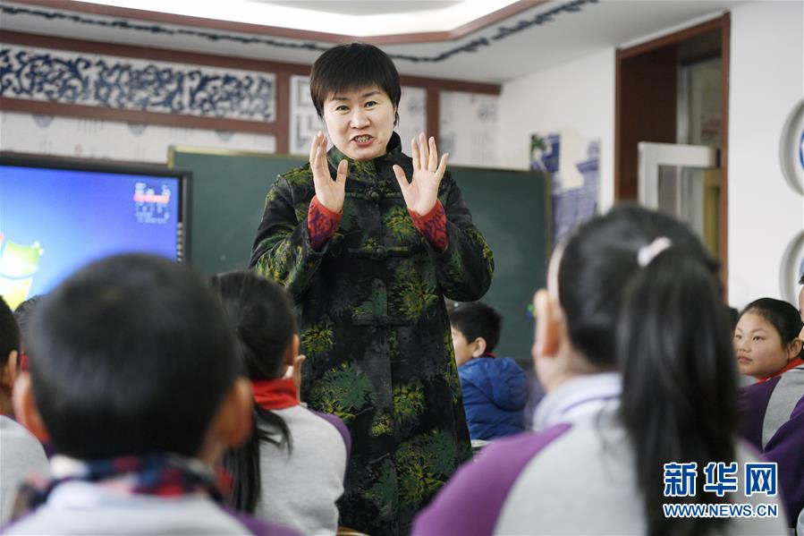 （兩會&middot;圖片故事）（5）全國人大代表馬恒燕：讓城鄉學生共享&ldquo;互聯網+教育&rdquo;優質資源