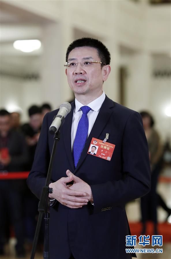 （兩會&middot;面對面&middot;XHDW）（3）全國政協委員接受采訪