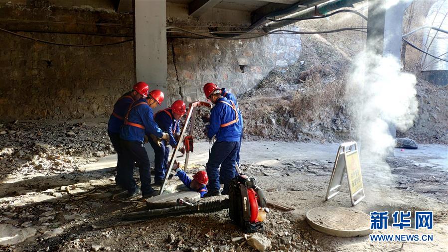 (嚴寒下的勞動者·圖文互動)(1)巡線工人“冰與火”的考驗