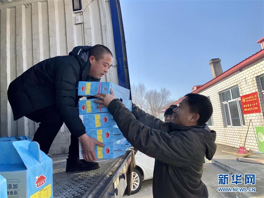 (在習近平新時代中國特色社會主義思想指引下——新時代新作為新篇章·總書記關切脫貧事·決勝貧困·圖文互動)(2)讓一方水土“富養”一方人——扶貧特色產業惠及千家萬戶