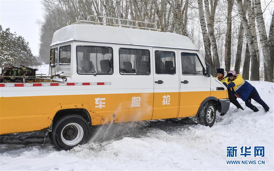 （新春走基層）（2）嚴寒下的&ldquo;鐵路醫生&rdquo;：風雪中守護回家路