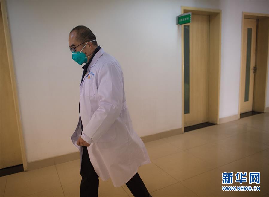 （新華全媒頭條&middot;聚焦疫情防控&middot;圖文互動）（8）拼漸凍生命 與疫魔競速&mdash;&mdash;記疫情&ldquo;風暴眼&rdquo;中武漢金銀潭醫院院長張定宇