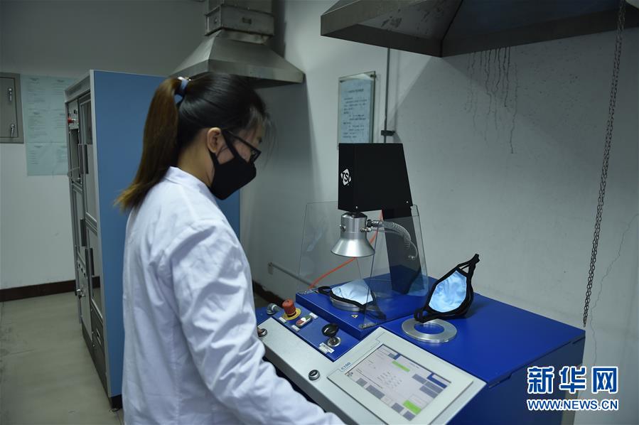 （聚焦疫情防控&middot;圖文互動）（4）和時間賽跑&mdash;&mdash;山西防疫緊缺物資生產一線見聞